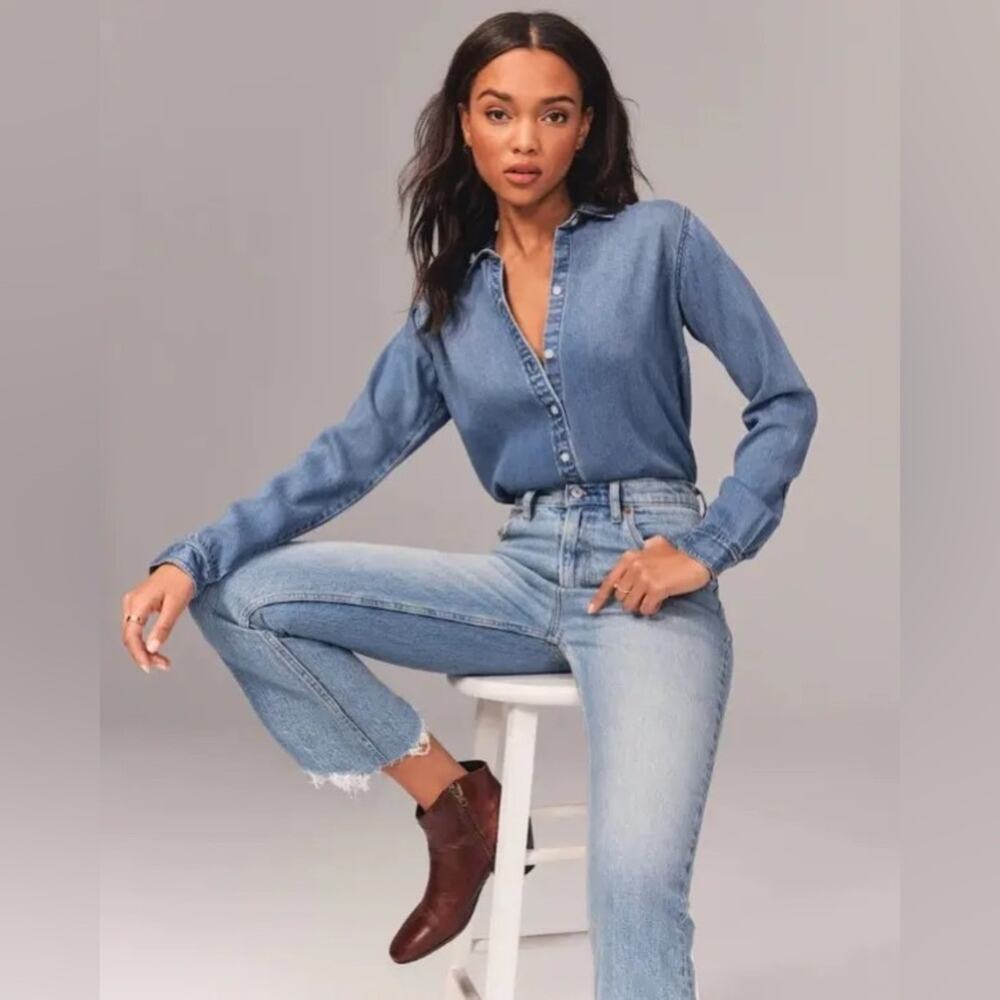 Abercrombie Ultra High Rise Kick Flare 28/6 distressed raw hem denim‎